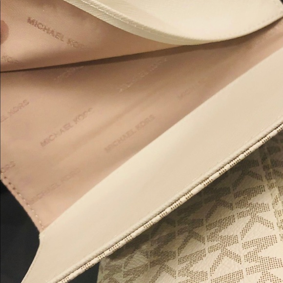 Sneaker and wallet new, MK size 6m - Picture 16 of 16